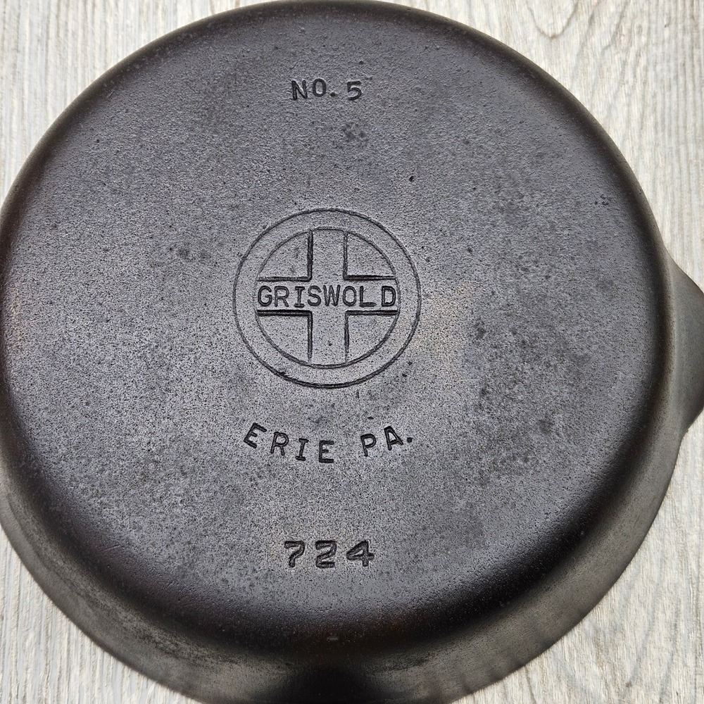 Vintage Griswold No. 5 Small Block Logo Cast‎ Iron Skillet Erie PA 724 No Spin
